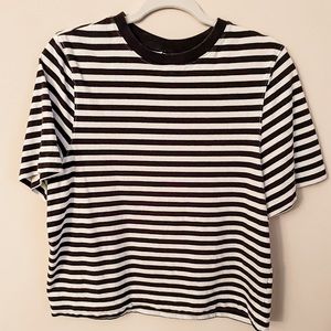 Uniqlo black & white tee